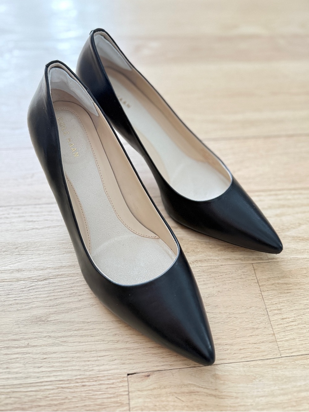 Cole Haan Black Pointed-Toe Leather Pumps 8